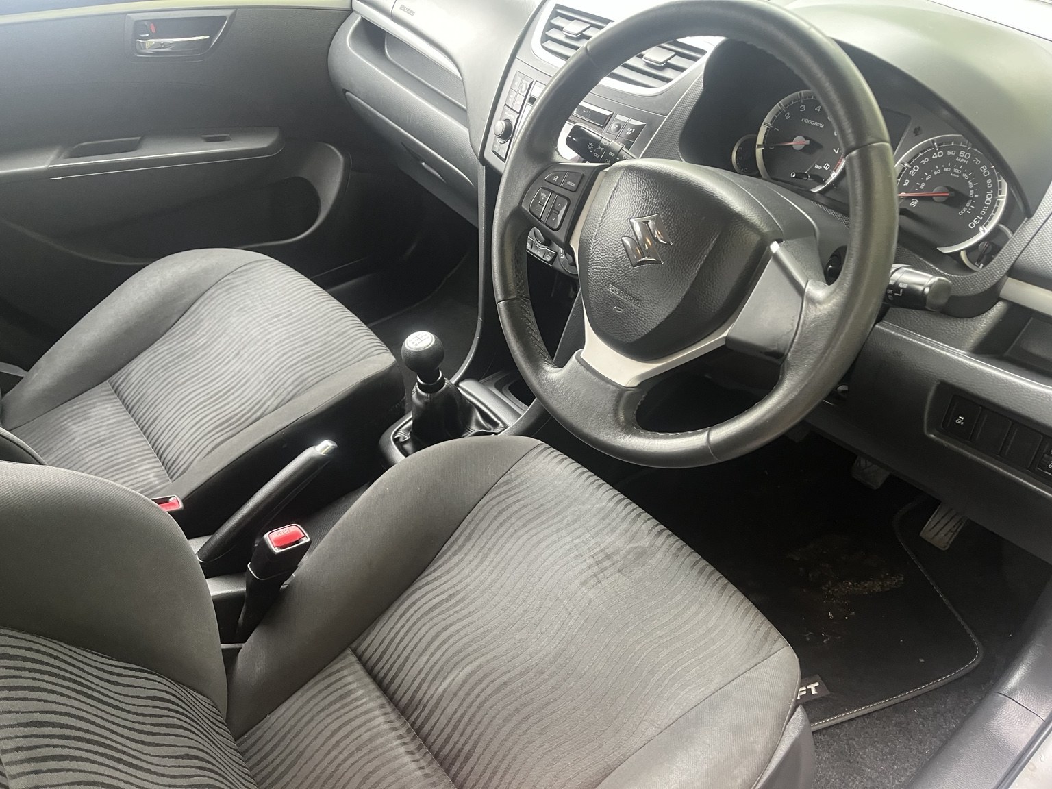 2010 Suzuki Swift 1.2 thumbnail 4