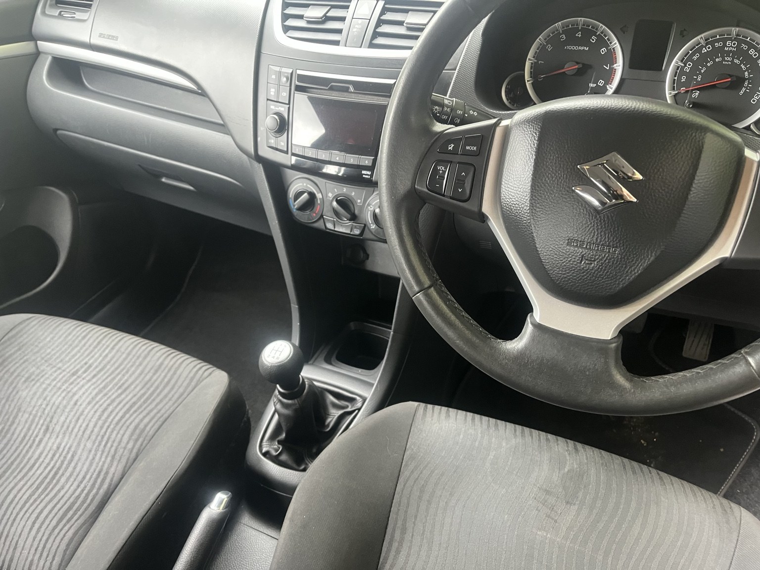 2010 Suzuki Swift 1.2 thumbnail 5