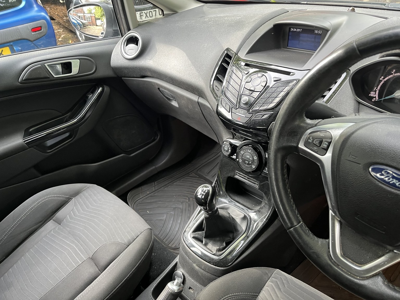 2017 Ford Fiesta thumbnail 9
